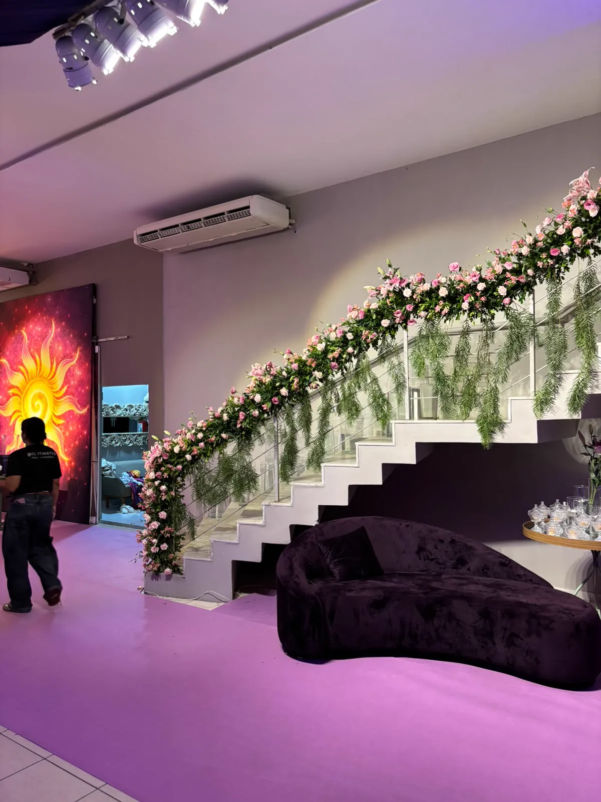 Escada decorada com flores